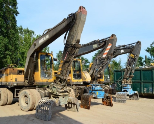 Bobcat és munkagépek csipegető kanállal