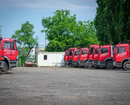 Konténerszállító teherautó flotta a XVII. kerületi telephelyünkön